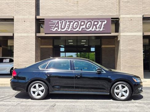 Used 2015 Volkswagen Passat 1.8T Limited Edition FWD image 4