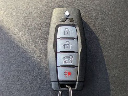 New 2025 Mitsubishi Outlander SE image 33