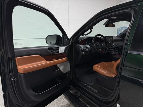 Used 2021 Lincoln Navigator Reserve w/ Luxury Package AWD/4WD image 8
