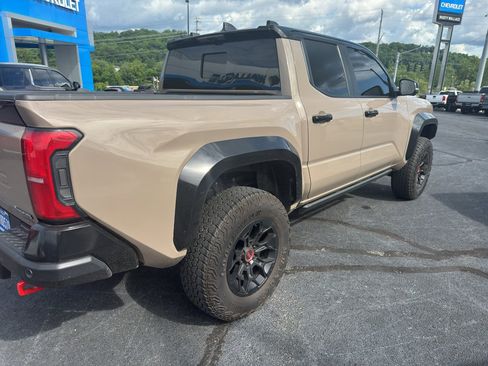 Used 2025 Toyota Tacoma TRD Pro w/ Tow Tech Package AWD/4WD image 7