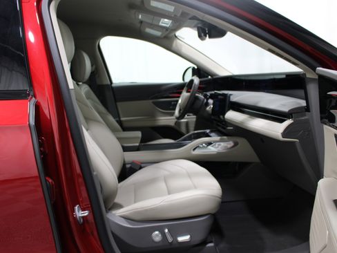Used 2025 Lincoln Nautilus Premier AWD/4WD image 25