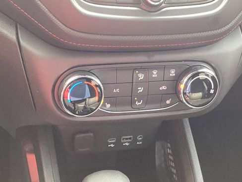 Used 2023 Chevrolet TrailBlazer RS image 35