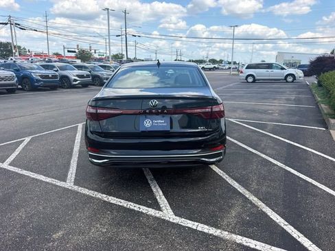 Used 2025 Volkswagen Jetta SEL FWD image 5