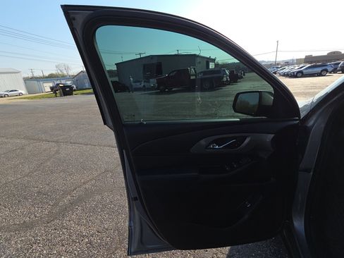 Certified 2024 Chevrolet Traverse LT image 7