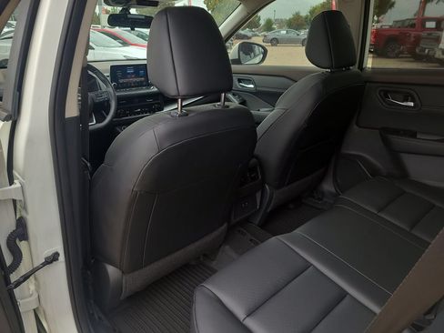 Certified 2023 Nissan Rogue SV w/ SV Premium B Package FWD image 10