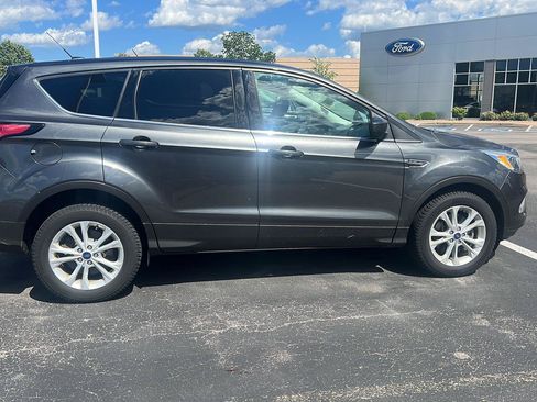 Used 2017 Ford Escape SE w/ SE Cold Weather Package AWD/4WD image 5