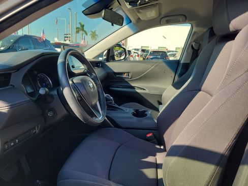 Used 2021 Toyota Venza LE image 10