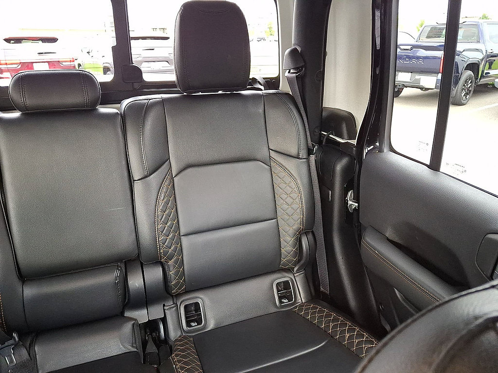 Used 2023 Jeep Gladiator Overland AWD/4WD image 14
