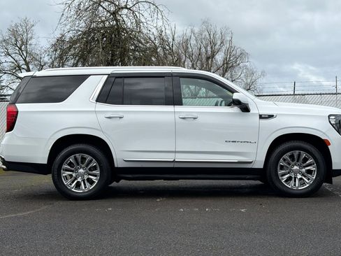 Used 2021 GMC Yukon Denali w/ LPO, Illumination Package image 3