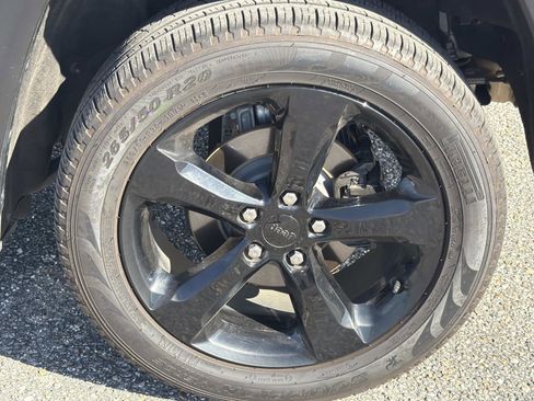 Used 2024 Jeep Grand Cherokee Limited w/ Luxury Tech Group II image 10