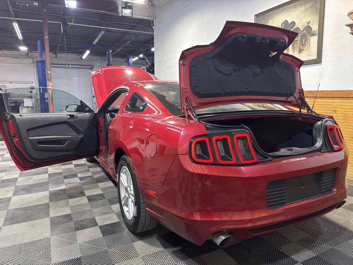 Used 2013 Ford Mustang Coupe RWD image 11