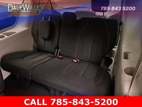 Used 2022 Chrysler Voyager LX image 18