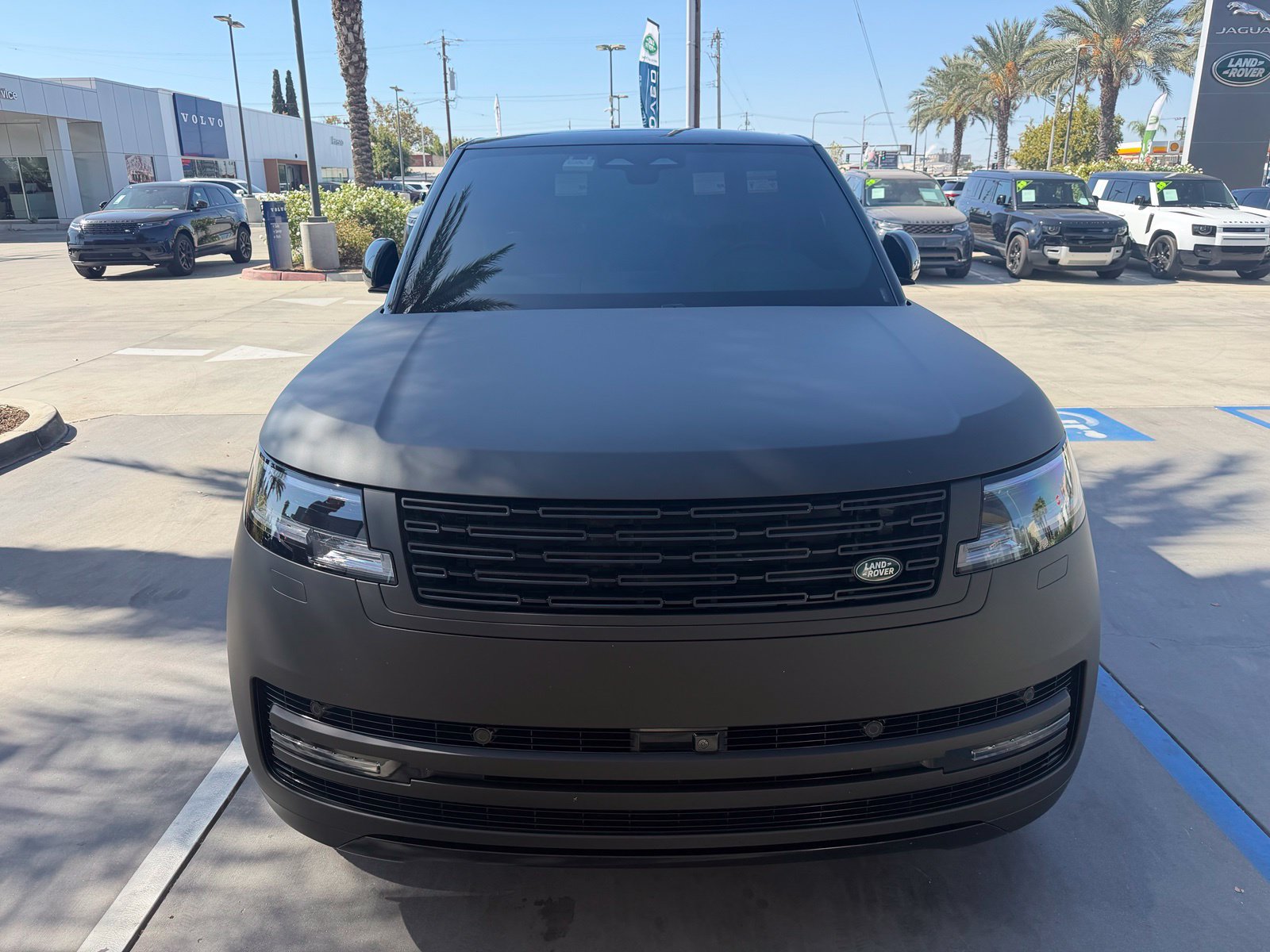 Used 2024 Land Rover Range Rover Long Wheelbase SE AWD/4WD image 3