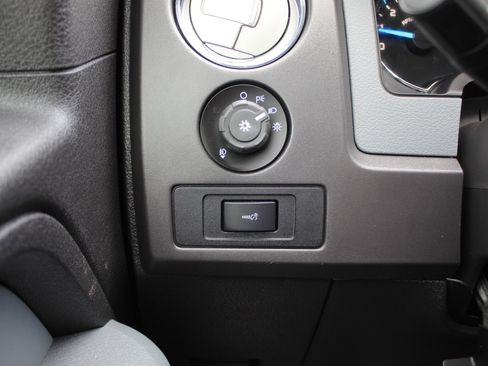 Used 2013 Ford F150 XLT w/ Luxury Equipment Group image 32