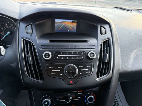 Used 2015 Ford Focus SE FWD image 32