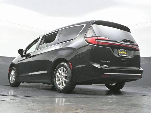 Used 2024 Chrysler Pacifica Touring-L image 49