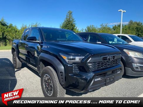 Used 2024 Toyota Tacoma TRD Off-Road w/ TRD Off Road Upgrade Package AWD/4WD image 1