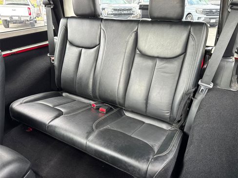 Used 2017 Jeep Wrangler Sahara w/ Connectivity Group AWD/4WD image 22