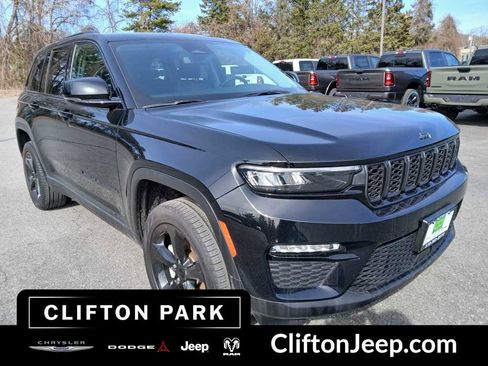 Used 2023 Jeep Grand Cherokee Limited w/ Black Appearance Package image 3