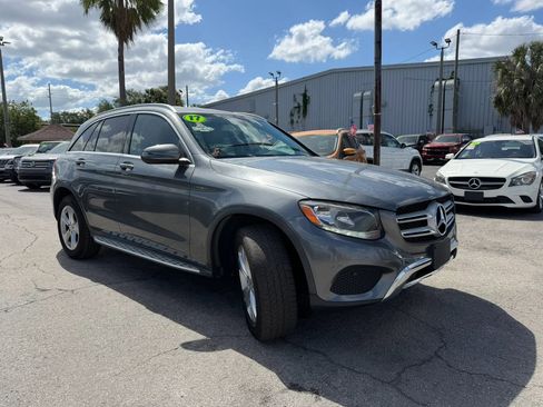 Used 2017 Mercedes-Benz GLC 300 4MATIC image 3