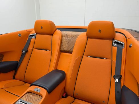Used 2017 Rolls-Royce Dawn RWD image 18