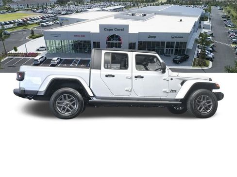 Certified 2024 Jeep Gladiator Sport image 54
