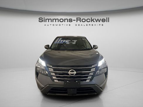 Used 2025 Nissan Rogue SV AWD/4WD image 2