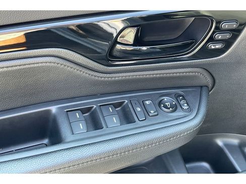 Certified 2024 Honda Odyssey Touring image 12