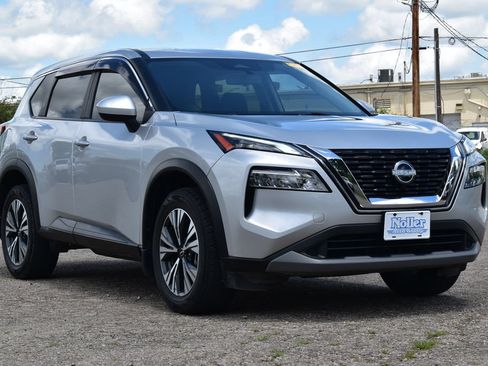 Used 2023 Nissan Rogue SV FWD image 3
