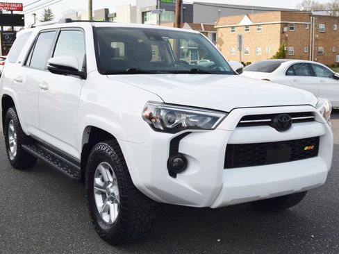 Used 2022 Toyota 4Runner SR5 Premium w/ Moonroof Package AWD/4WD image 11