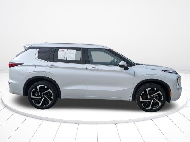 Used 2024 Mitsubishi Outlander SEL FWD image 3
