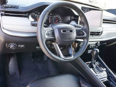 Used 2025 Jeep Compass Limited AWD/4WD image 12