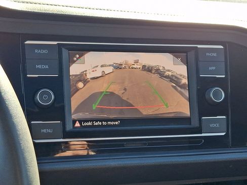 Used 2021 Volkswagen Jetta SE w/ SE Cold Weather Package image 18