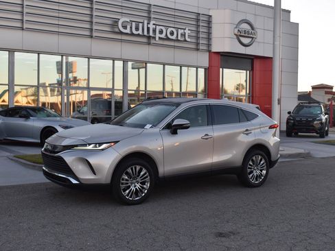 Used 2021 Toyota Venza Limited image 2