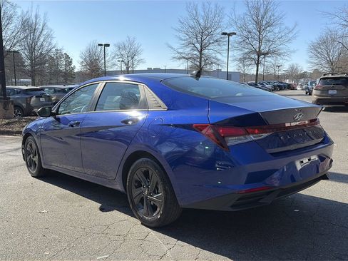 Used 2023 Hyundai Elantra SEL image 3