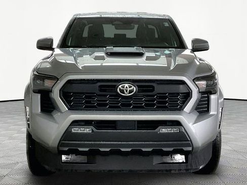 Used 2025 Toyota Tacoma TRD Sport image 2