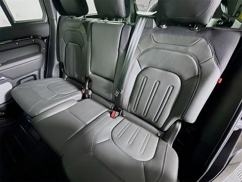 Used 2024 Land Rover Defender 130 X image 25