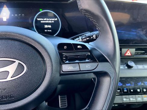 Certified 2025 Hyundai Elantra SEL image 25