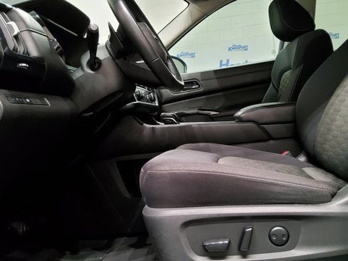 Used 2024 Nissan Pathfinder SV image 42