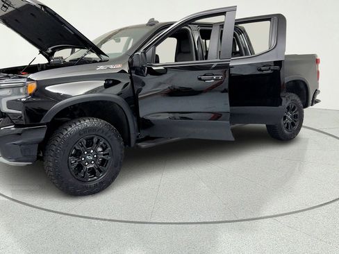 Used 2025 Chevrolet Silverado 1500 ZR2 w/ Technology Package AWD/4WD image 9