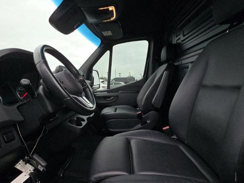 Used 2022 Mercedes-Benz Sprinter 4500 w/ Parking Package image 3