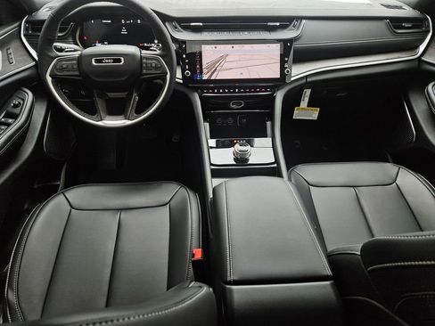 New 2026 Jeep Grand Cherokee Limited RWD image 9