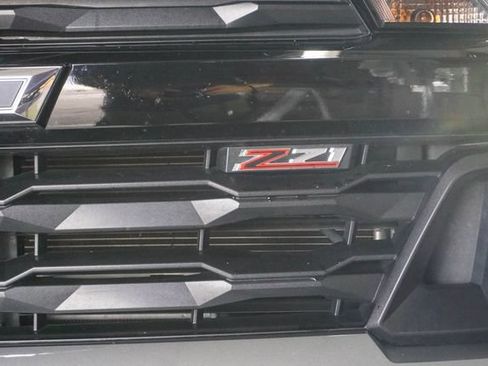 Used 2023 Chevrolet Colorado Z71 w/ Z71 Convenience Package 2 AWD/4WD image 4