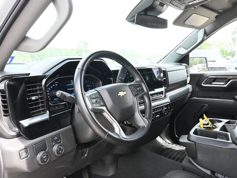 Used 2025 Chevrolet Silverado 1500 LT RWD image 18