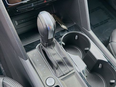 Used 2022 Volkswagen Atlas Cross Sport SE image 15