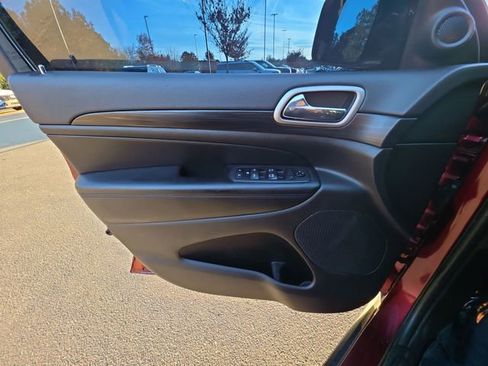 Used 2020 Jeep Grand Cherokee Laredo w/ Laredo X Package image 42