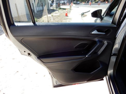 Used 2020 Volkswagen Tiguan SE R-Line w/ 3rd Row Seat Package image 21