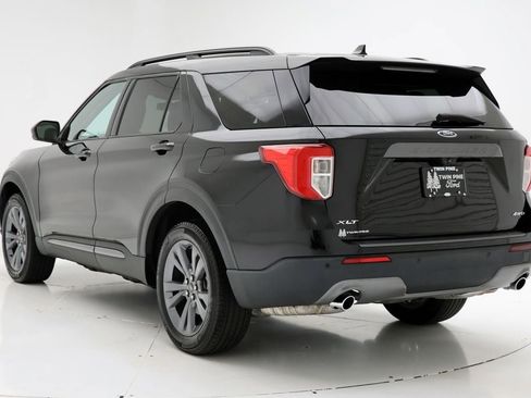 Used 2022 Ford Explorer XLT w/ Equipment Group 202A image 8