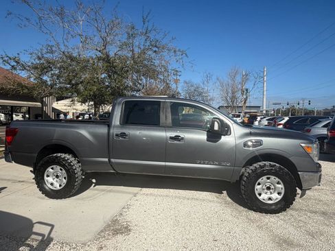 Used 2016 Nissan Titan SV image 4