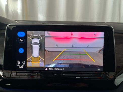 Certified 2024 Volkswagen Atlas SEL Premium R-Line image 18